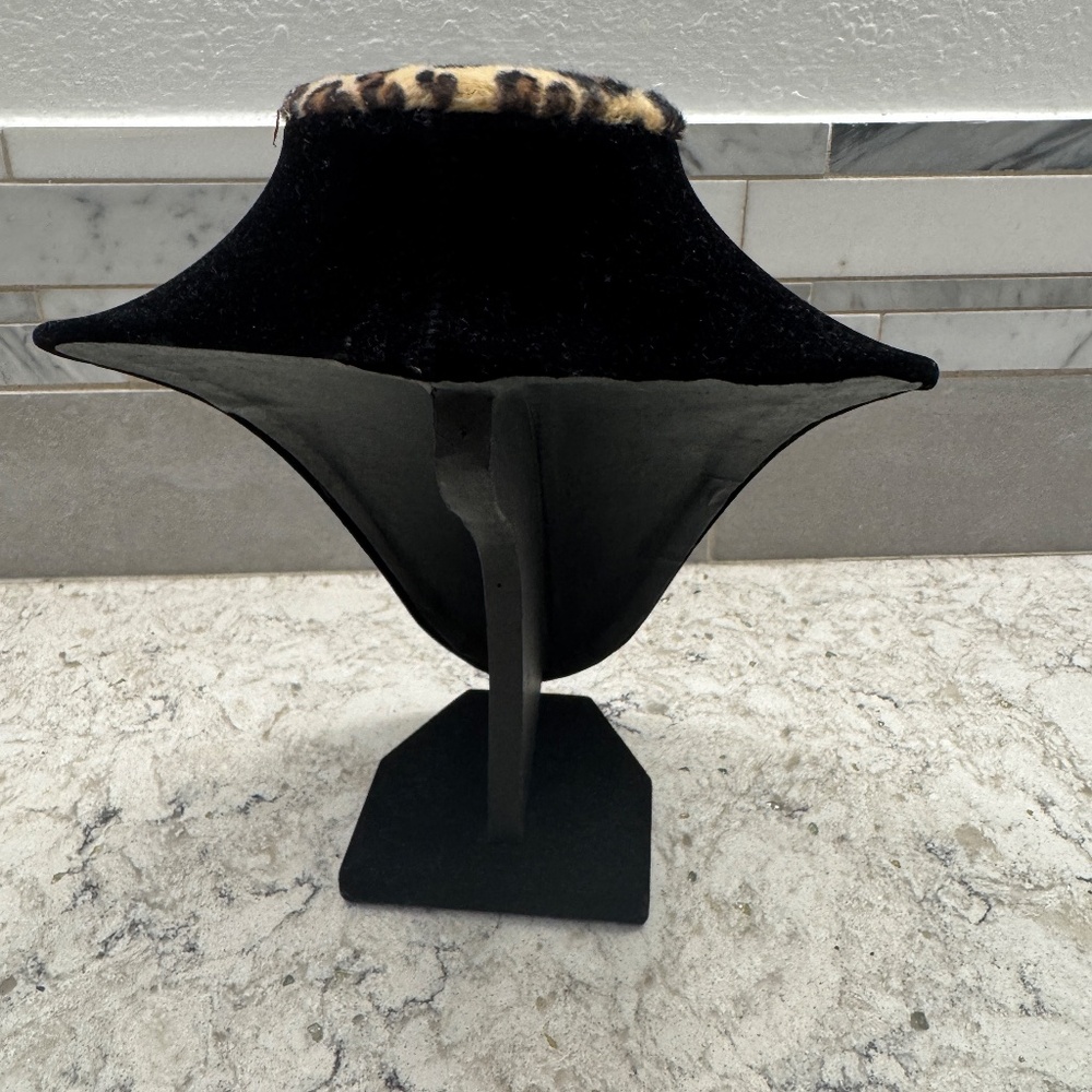 Leopard and Black Velvet jewelry  display bust designed to showcase necklace - Picture 5 of 8